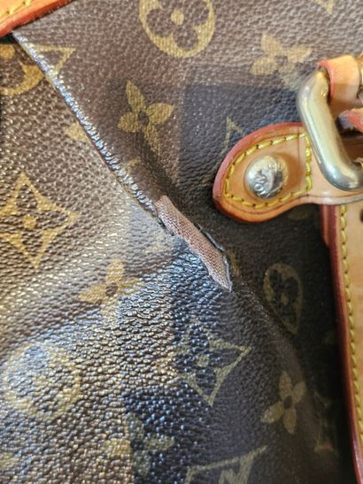 LOUIS VUITTON model TIVOLI
Tivoli PM Handbag...