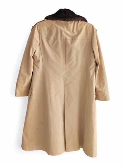 HERMES Paris 
Trench beige, doublure en foururre...