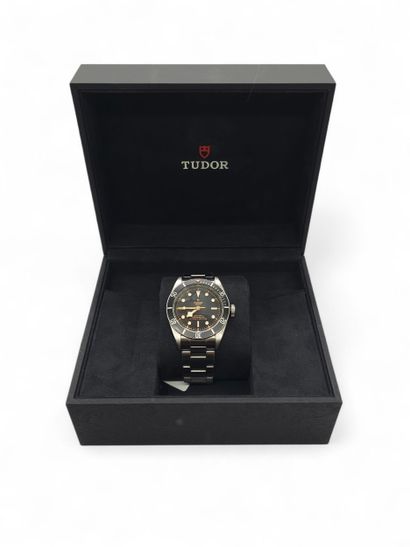 TUDOR Black Bay model
Steel wristwatch, round...