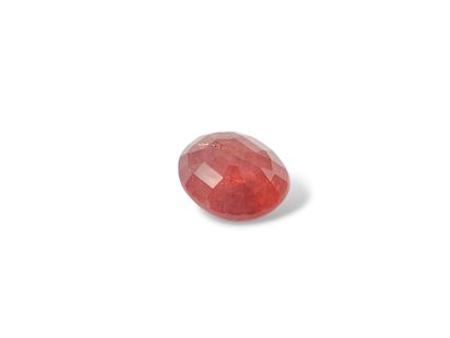 Oval reddish orange SAPHIR, Madagascar, 2.05...