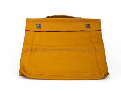 OLD ENGLAND 
Porte-partitions en cuir jaune...