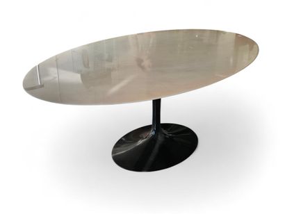 Eero SAARINEN (1910-1961) KNOLL, éditeur
Table...