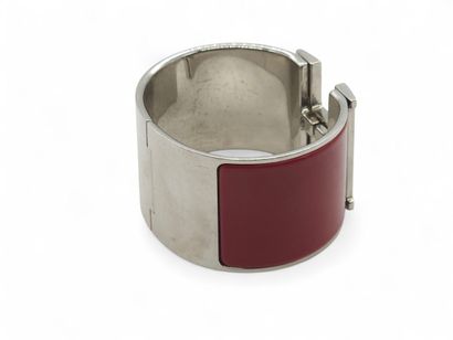 HERMES clic clac 
Bracelet en métal argenté...