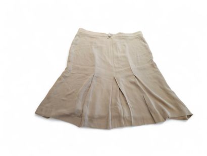 CHANEL
Brown silk skater skirt 
Size 48
Pulled...