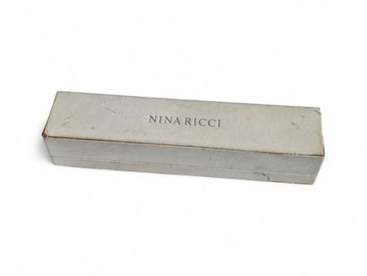 NINA RICCI 
Stylo roller avec sa boite