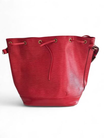 LOUIS VUITTON Noé model
Bucket bag in red...
