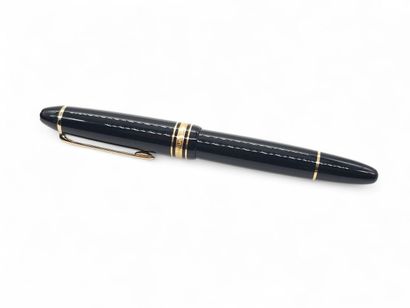 MONTBLANC
Stylo à pompe, plume en or jaune...
