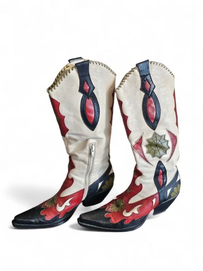 BCBGirls
PAIRE DE BOTTES en cuir
Taille 38
Talons...