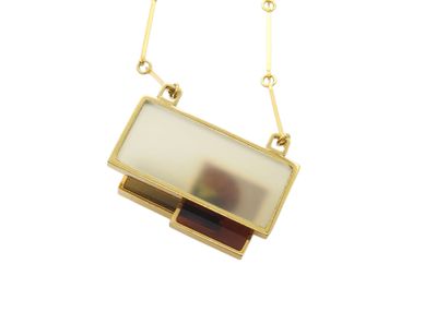 COLLIER moderniste en métal doré et superposition...