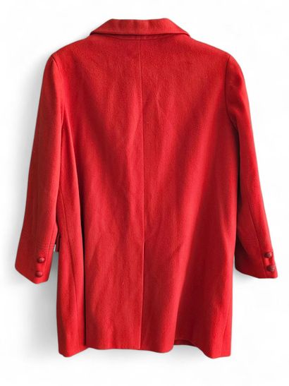 HERMES
Manteau en laine rouge et boutons...