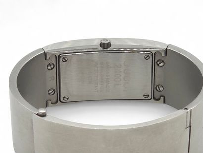 GUCCI
Montre bracelet de dame en acier brossé,...
