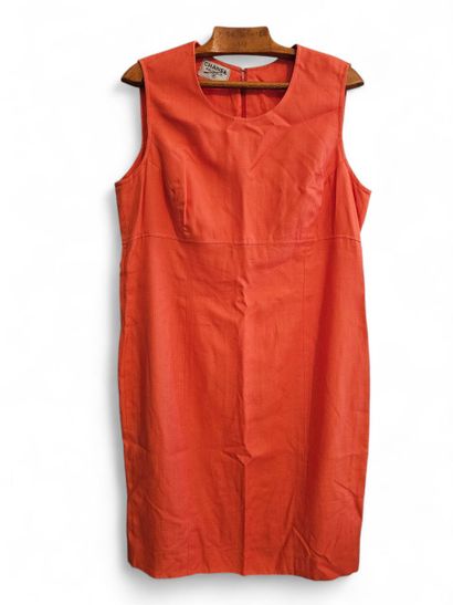 CHANEL
Orange linen dress and long-sleeved...