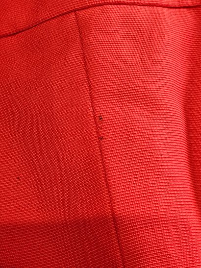 HERMES 
JUPE en laine rouge 
Taille 38
T...