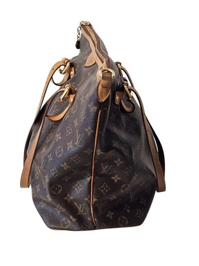 LOUIS VUITTON 
