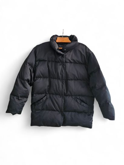 MONCLER 
Doudoune noire
Taille 2