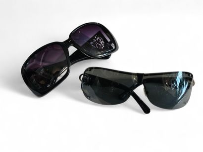 GUCCI
Deux paires de lunettes solaires