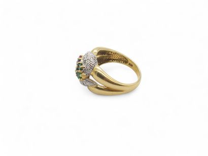 BAGUE en or jaune et gris 750° ornée de rubis,...