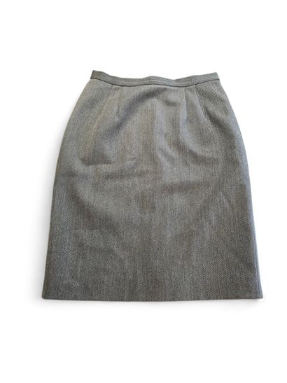 HERMES
JUPE tailleur grise
Taille M