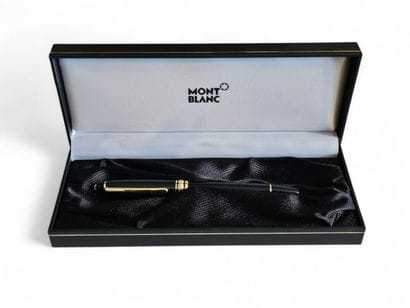 MONTBLANC 
Stylo roller dans sa boite et...