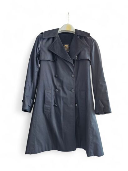 CELINE 
Trench noir, intérieur laine
T.38
Bel...