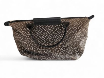 BURBERRY
Orange canvas and leather bag 
Poor...