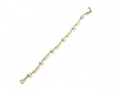 BRACELET en or jaune 750° ponctuée de six...