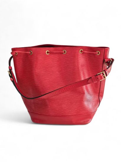 LOUIS VUITTON Noé model
Bucket bag in red...