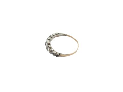 BAGUE en or et argent ornée de pierres blanches...
