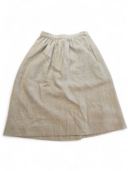 BURBERRY
Jupe en lin et soie 
Taille 34/36...