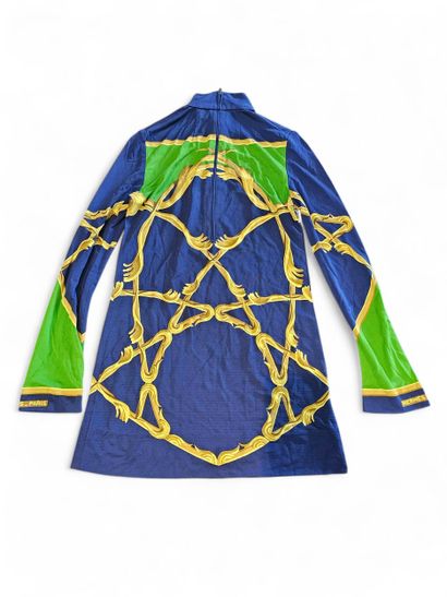 HERMES
Pull col roulé en soie, avec fermeture...