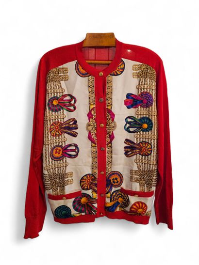 HERMES 
VESTE en soie et boutons dorés
Tâches,...