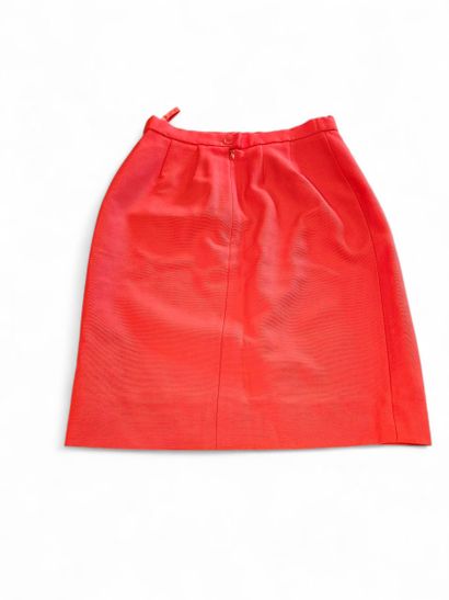 HERMES 
JUPE en laine rouge 
Taille 38
T...