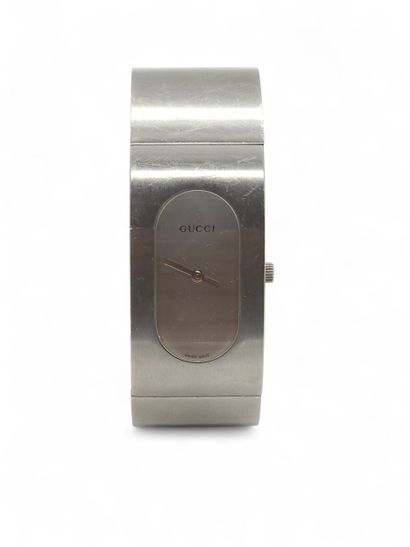 GUCCI
Montre bracelet de dame en acier brossé,...