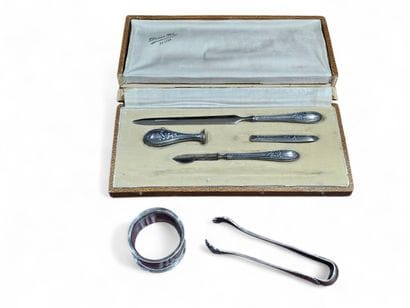 NECESSAIRE DE BUREAU en argent fourré et...
