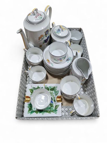 Limoges
Partie de service à thé en porcelaine...