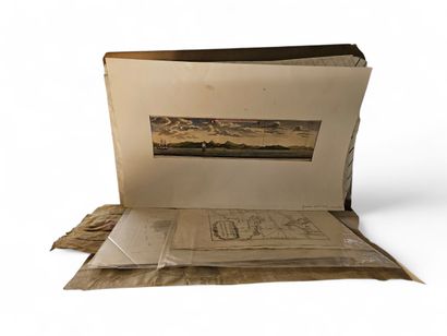 Ensemble de vieux papiers dans un carton...