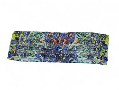 LOT de trois foulards de couleurs