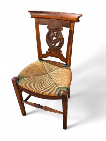Ensemble de six chaises en noyer Epoque Restauration...
