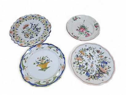 ROUEN
Ensemble de trois assiettes à décor...