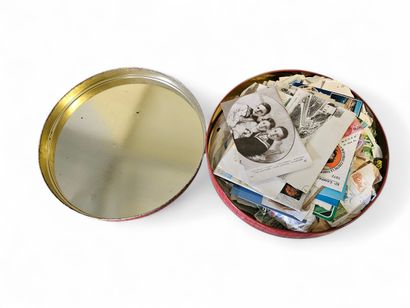 Ensemble de timbres sans albums dans un petit...