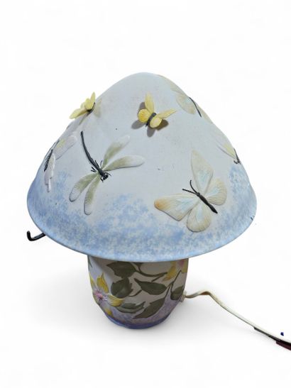 Travail modern
Lampe en faïence à décor de...