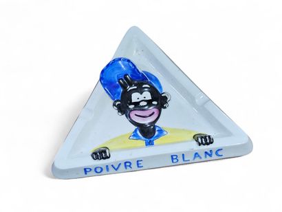 POIVRE BLANC 
Cendrier triangulaire en porcelaine...