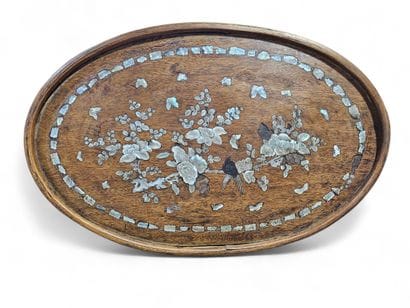 TRAVAIL ASIATIQUE
Plat en bois incrustations...