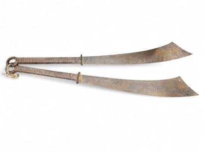 TRAVAIL ASIATIQUE 
Paire de coupe-coupe en...