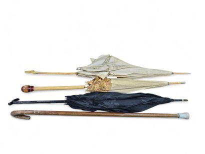 ENSEMBLE comprenant :
Trois ombrelles, pommeau...