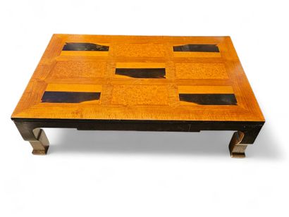 TRAVAIL XXème siècle 
Table basse en bois...