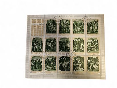 Ensemble de onze albums de timbres comprenant...