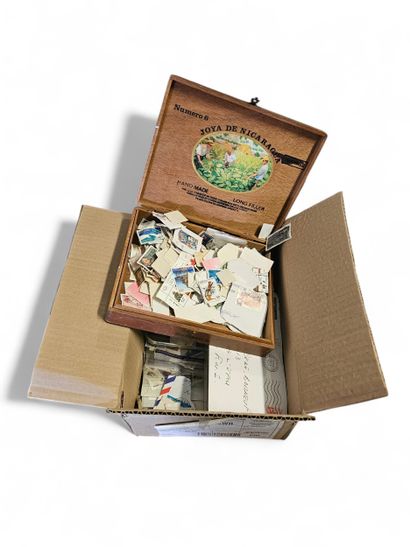 Ensemble de timbres sans albums dans un petit...