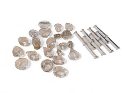 UN LOT BOUCHONS DE CARAFES