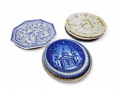 Lot d'assiettes modernes décoratives